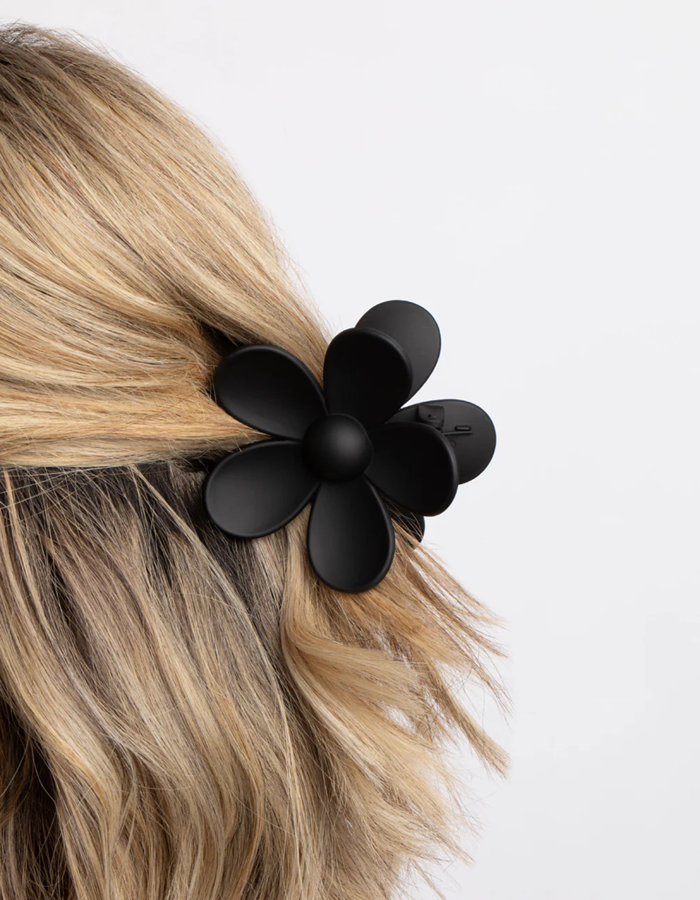 90s Black Daisy Flower Claw Clip - Image 5