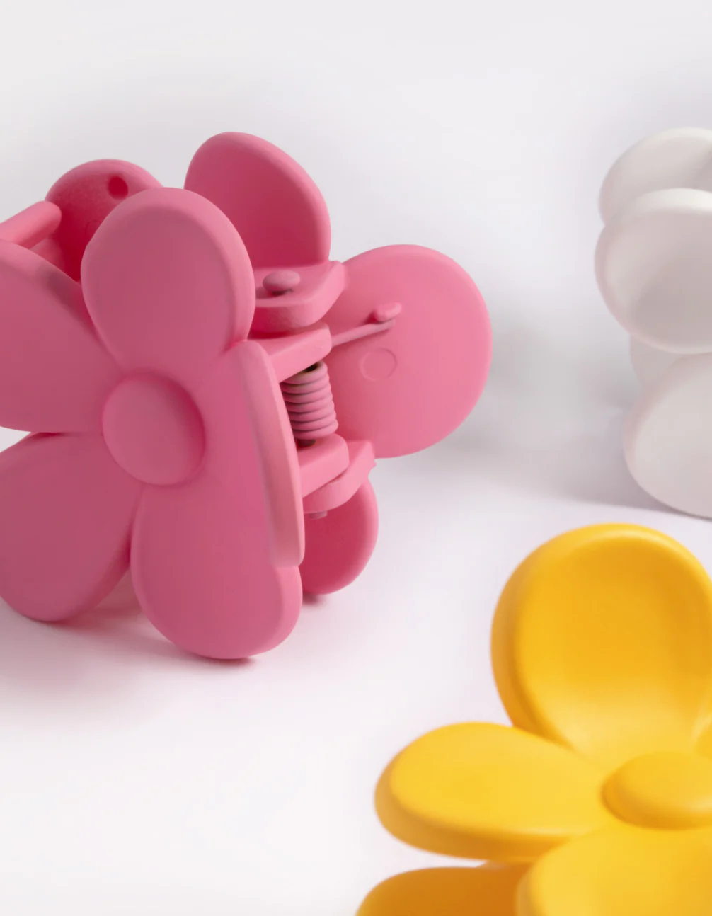 90s Mini Daisy Hair Claw Clips Pack - Image 3
