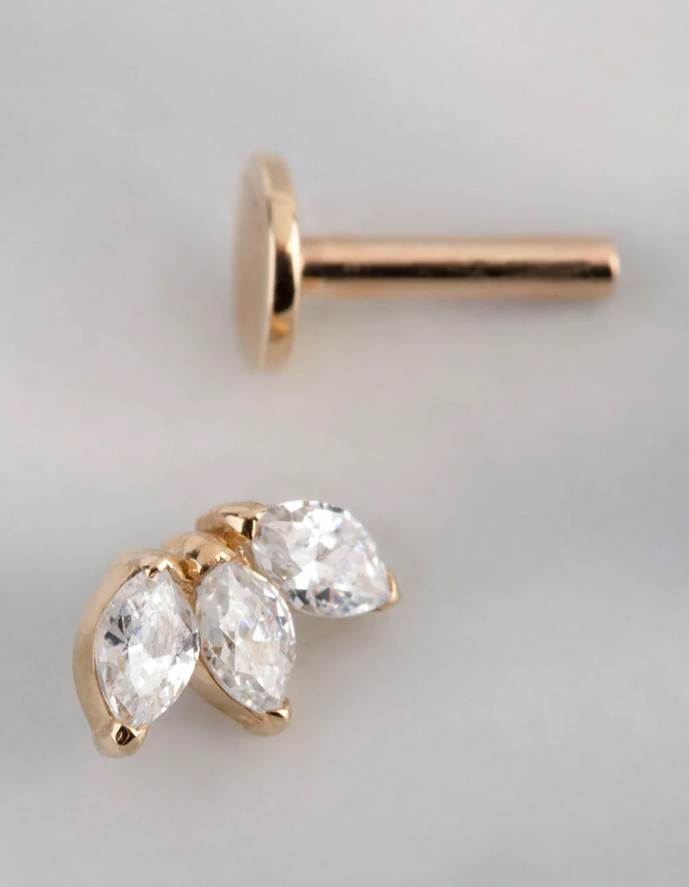9ct Gold Cubic Zirconia Cluster Flat Back - Image 3