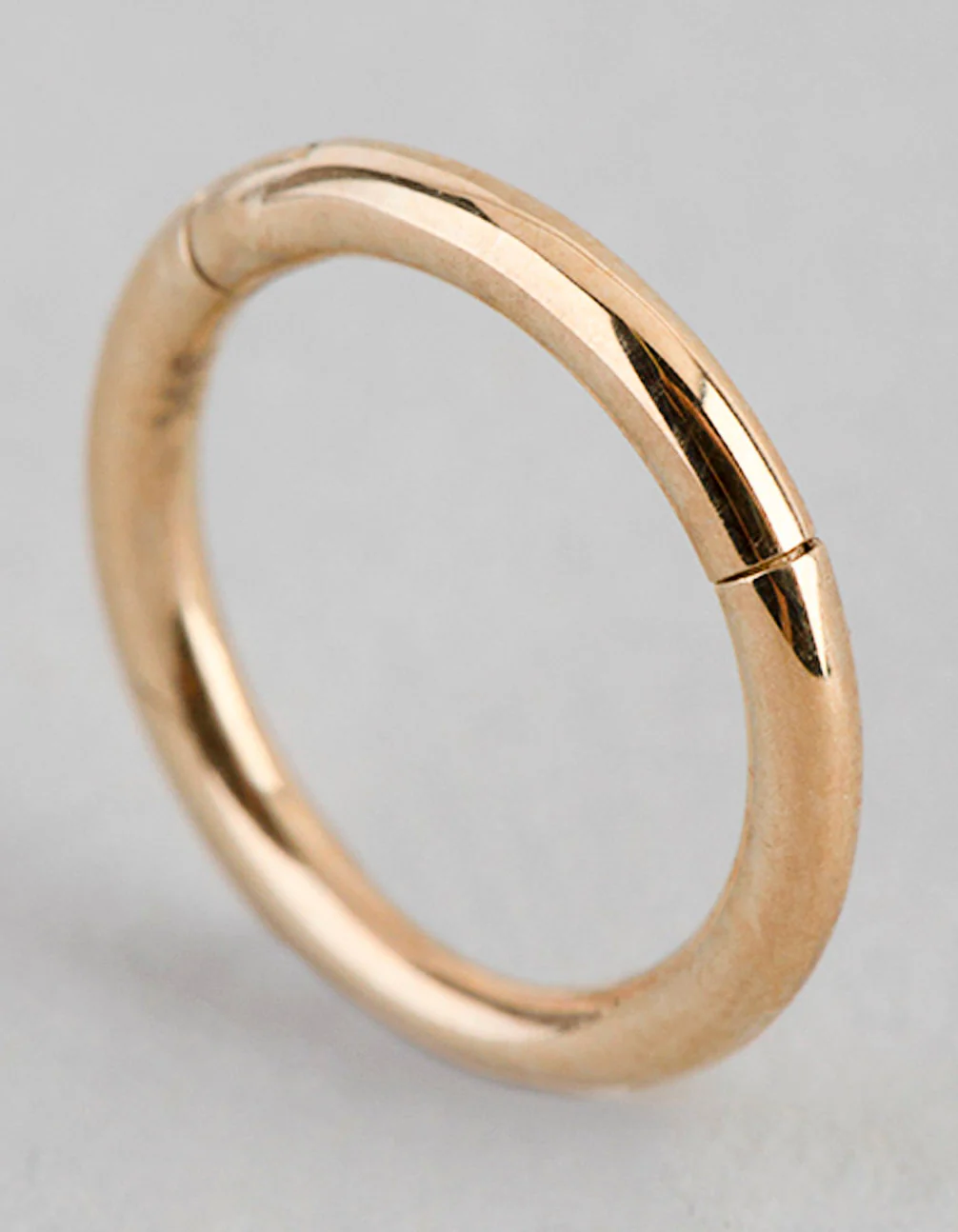 9ct Gold Polished 6mm Clicker Ring - Image 3