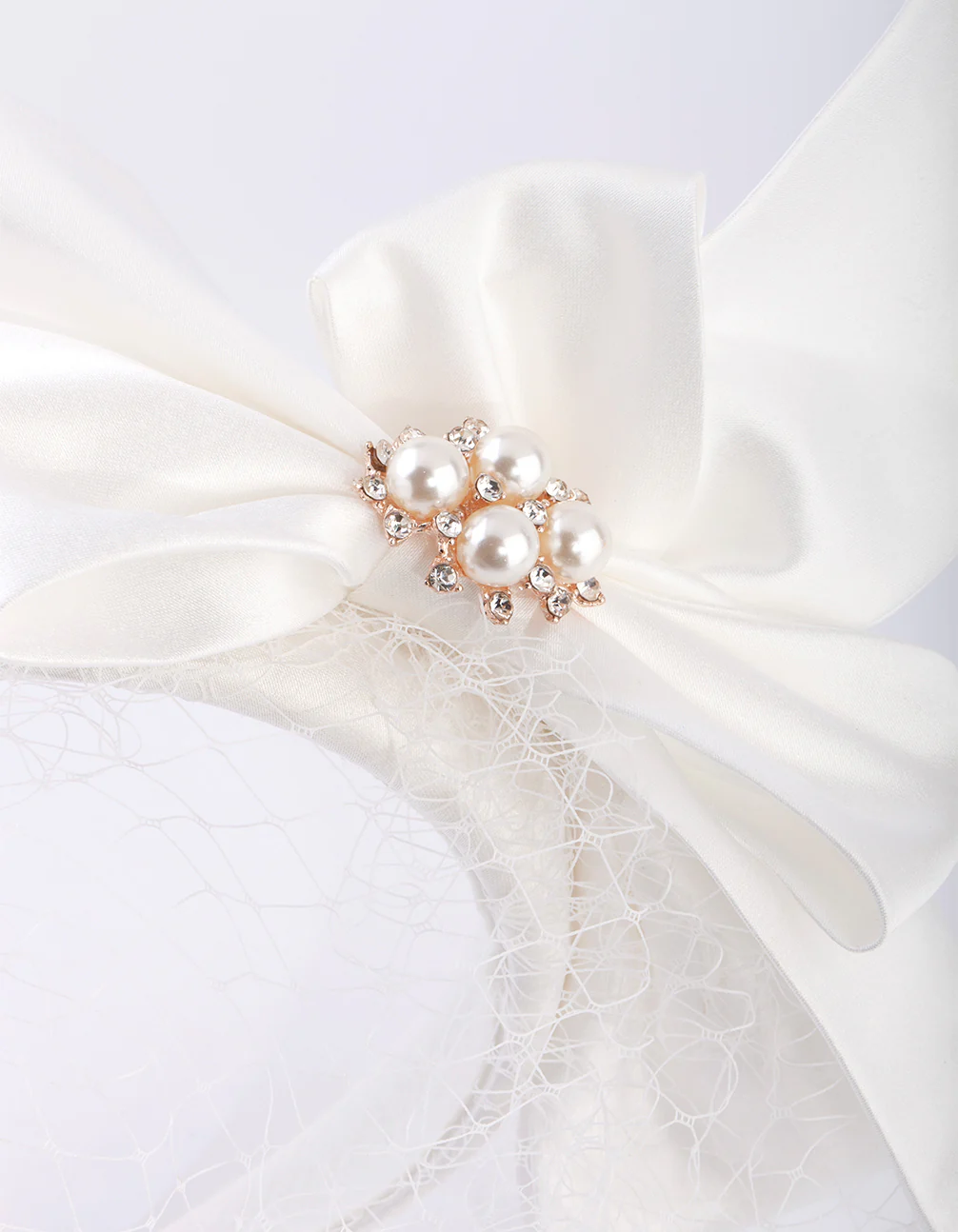 White Bow Pearl & Veil Headband - Image 3