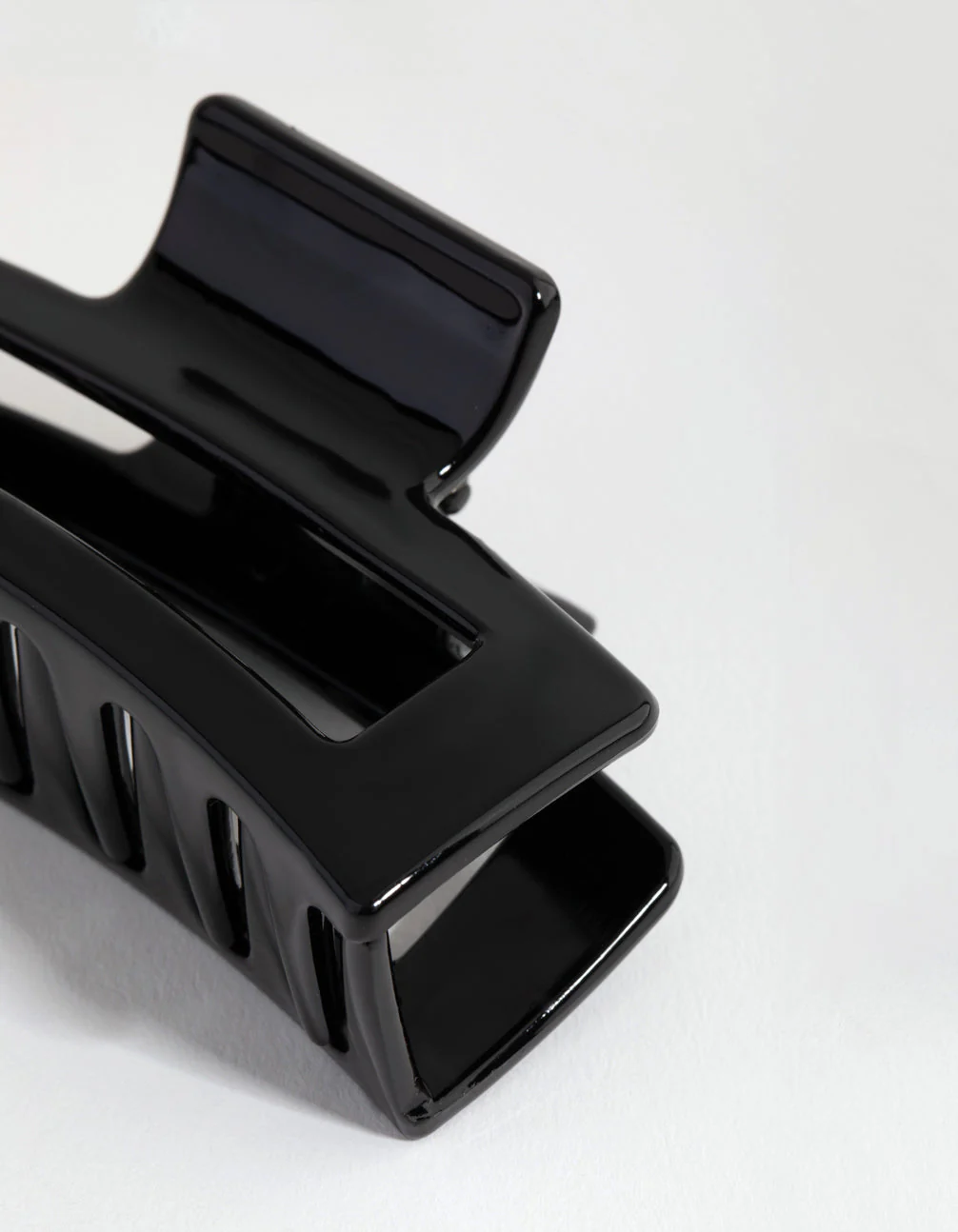 Black Rectangle Outline Hair Claw Clip - Image 3
