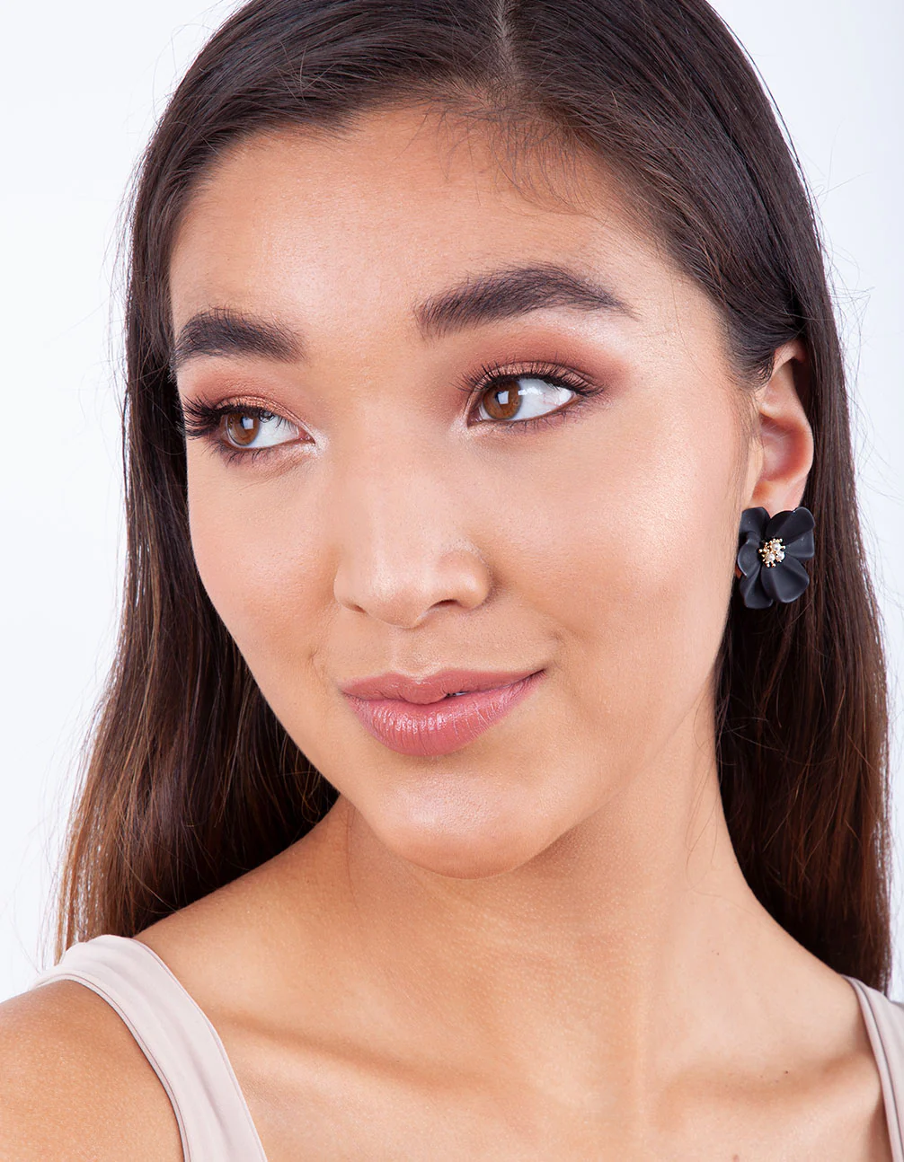 Black Pearl Flower Stud Earrings - Image 2