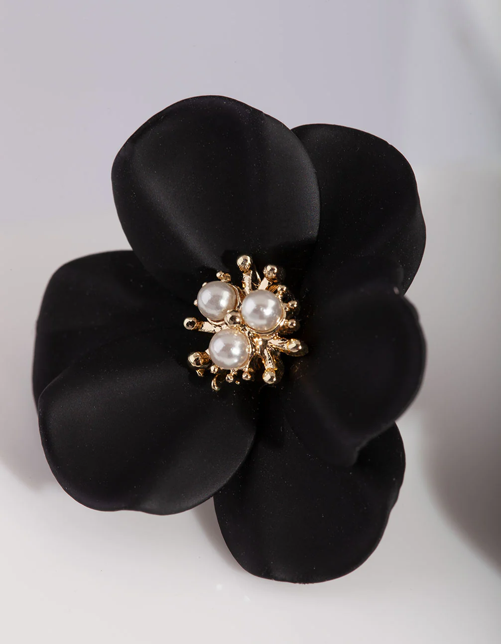 Black Pearl Flower Stud Earrings - Image 3