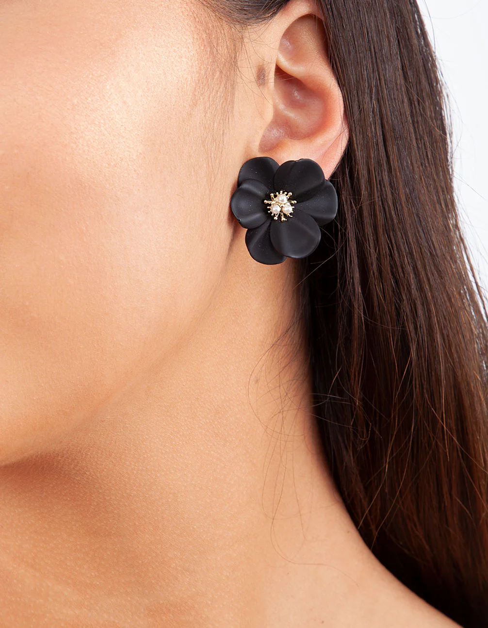 Black Pearl Flower Stud Earrings - Image 5