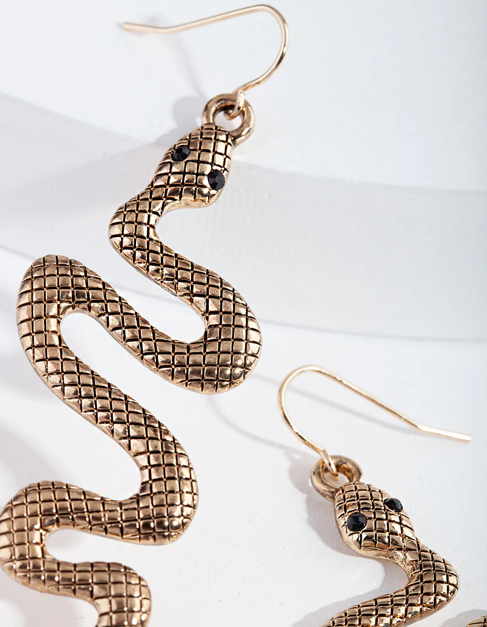 Snake Detailed Hook Earrings - Image 3