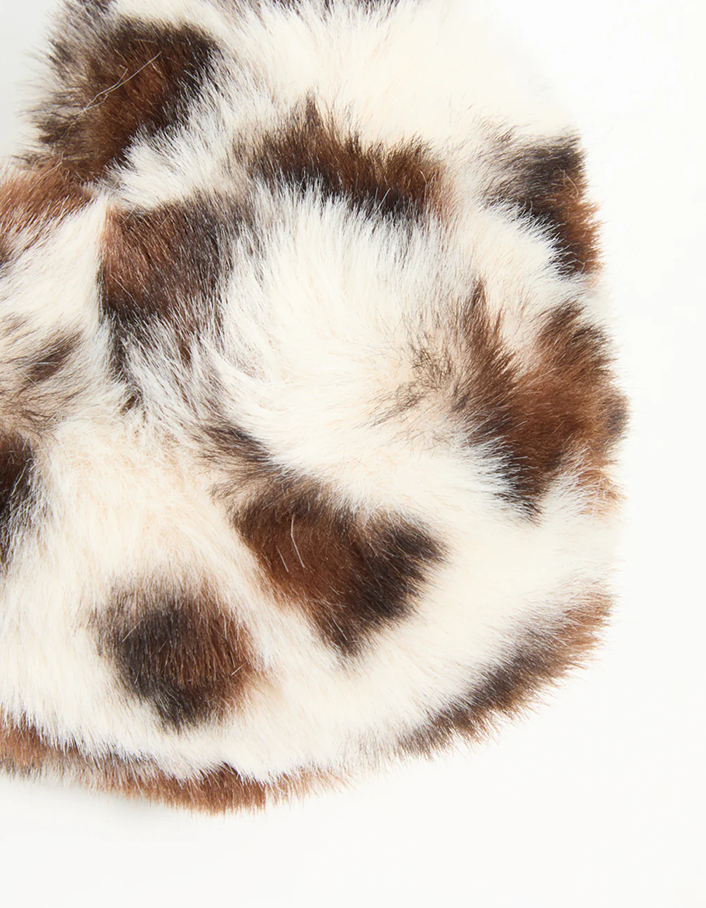 Fluffy Fabric Leopard Print Heart Keychain - Image 3