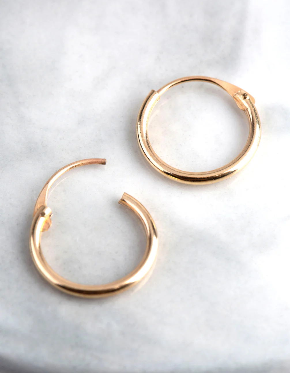 9ct Gold 11mm Fine Hoop Earrings - Image 2