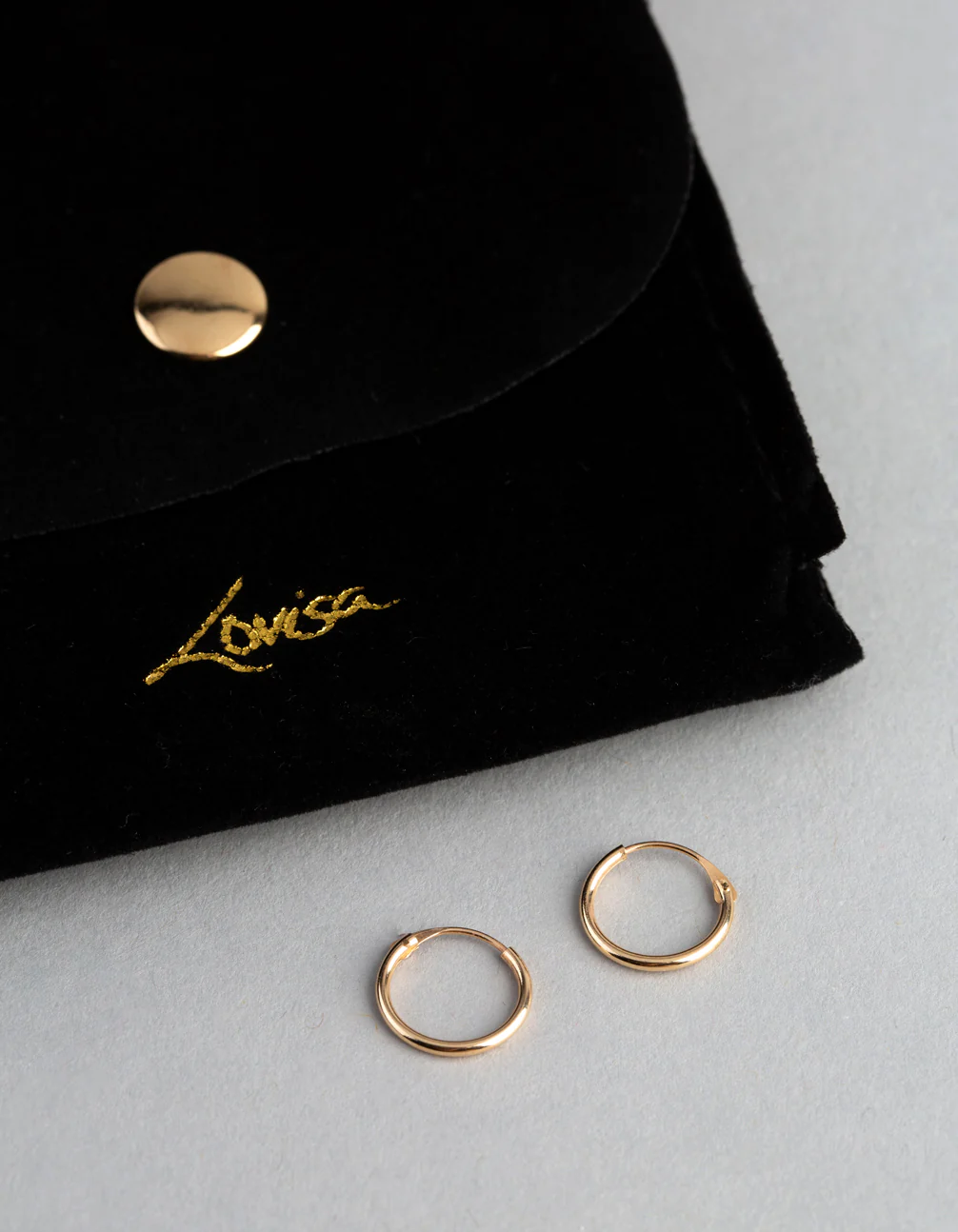 9ct Gold 11mm Fine Hoop Earrings - Image 4