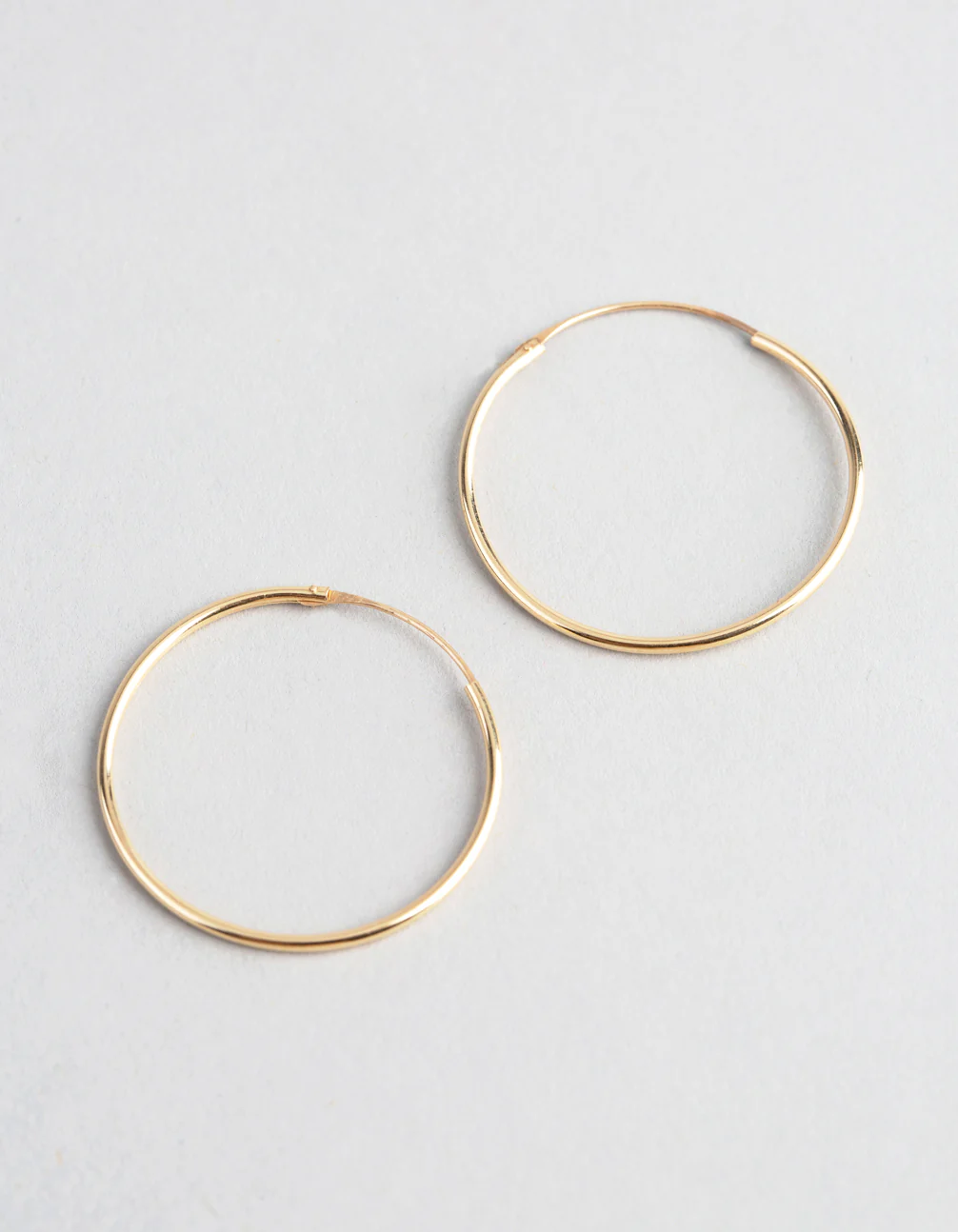 9ct Gold 25mm Fine Hoop Earrings - Image 2