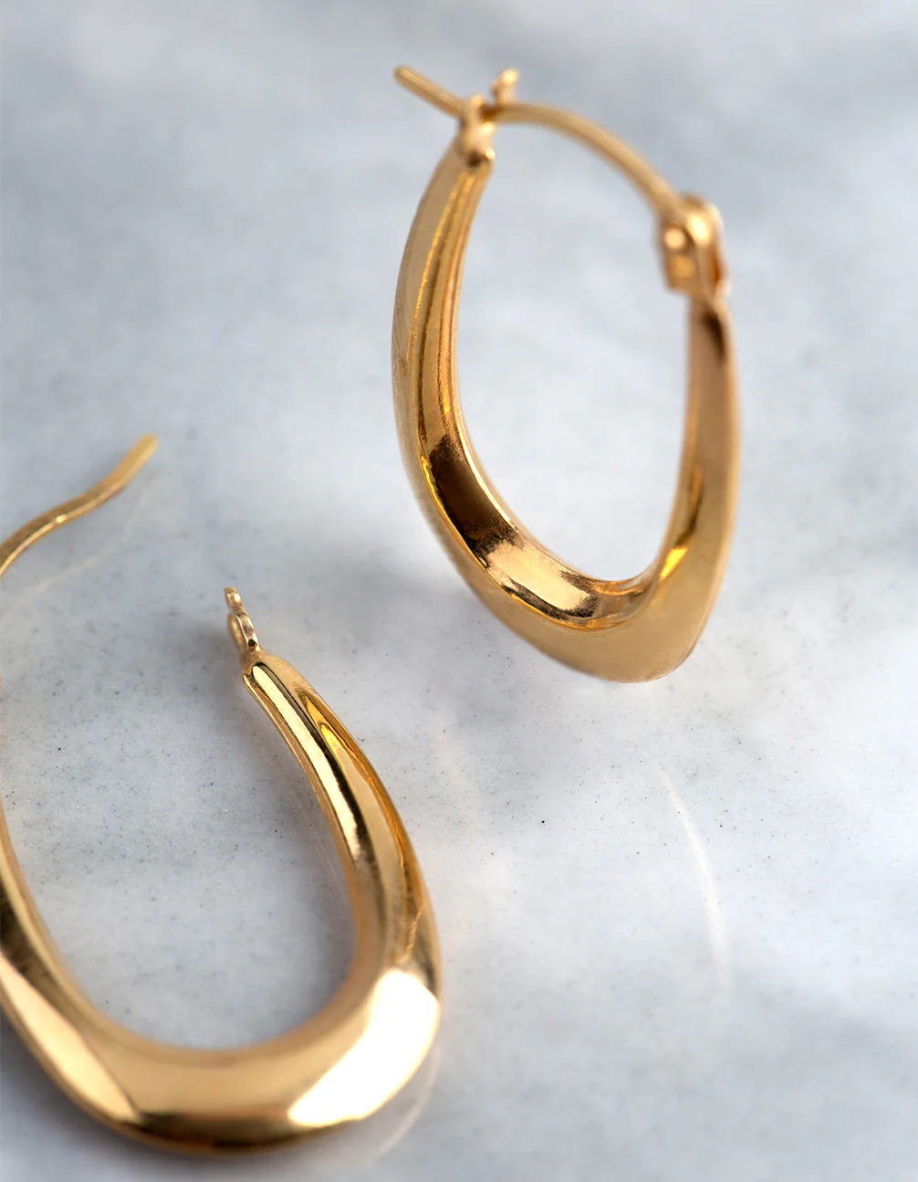 9ct Gold Polished Oval Creole Hoop Earrings - Image 3