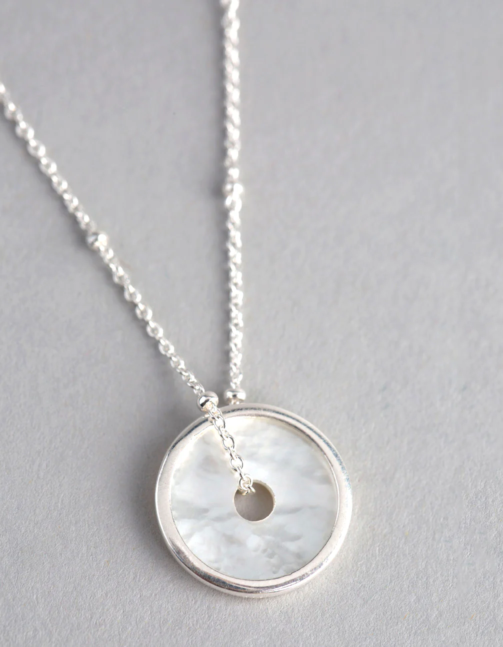 Sterling Silver Mother of Pearl Disc Satellite Chain Necklace - Image 3