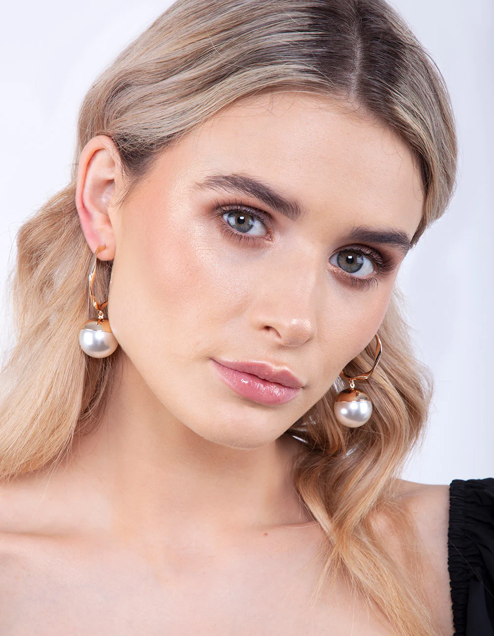Gold Twisted Hoop Pearl Earring - Image 4
