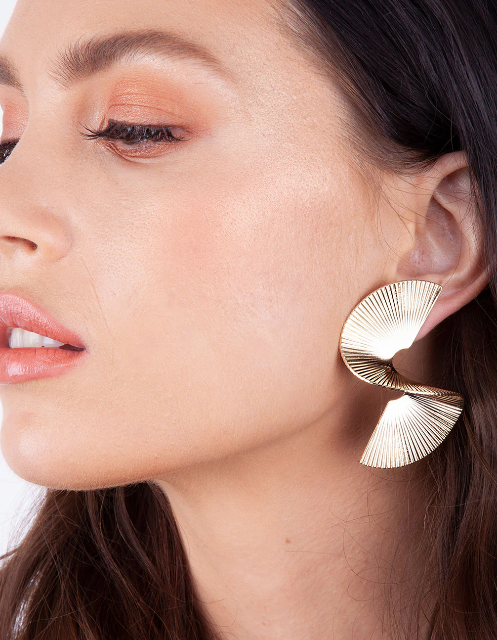 Gold Corrugated Swirl Statement Stud - Image 4