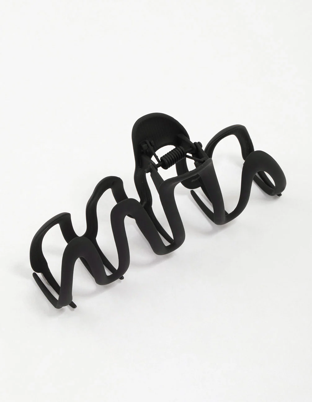 Black Bold Wavy Hair Claw Clip - Image 3