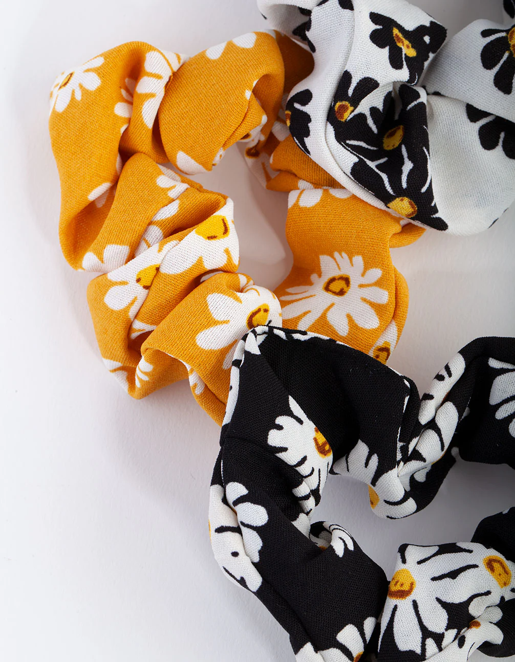 Fabric Mini Daisy Pack Scrunchie - Image 2