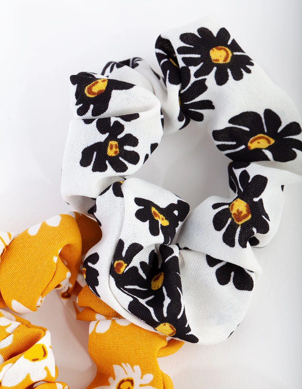 Fabric Mini Daisy Pack Scrunchie - Image 3