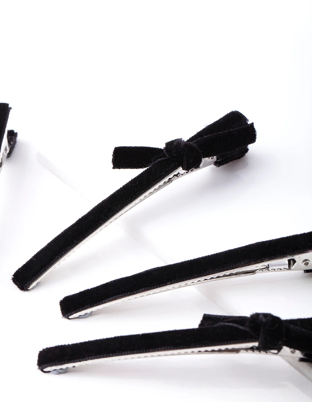 Thin Velvet Clip 4-Pack - Image 2
