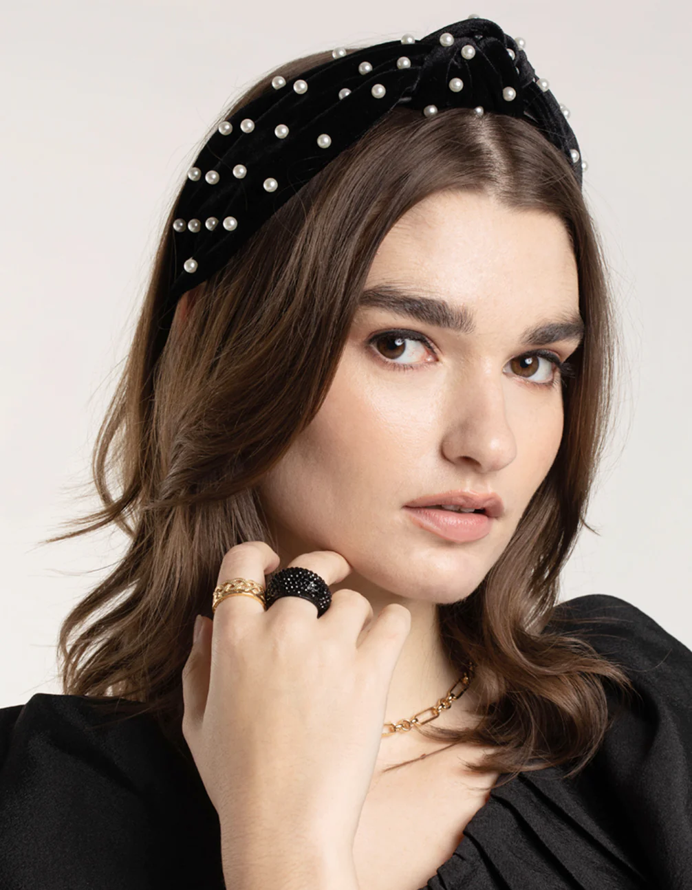 Black & White Velvet Pearl Embellished Headband - Image 2