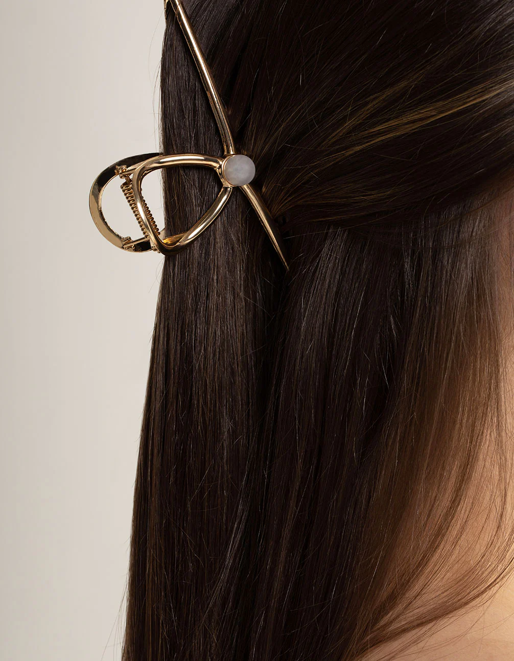 Gold Single Pearl Dainty Claw Clip - Image 3