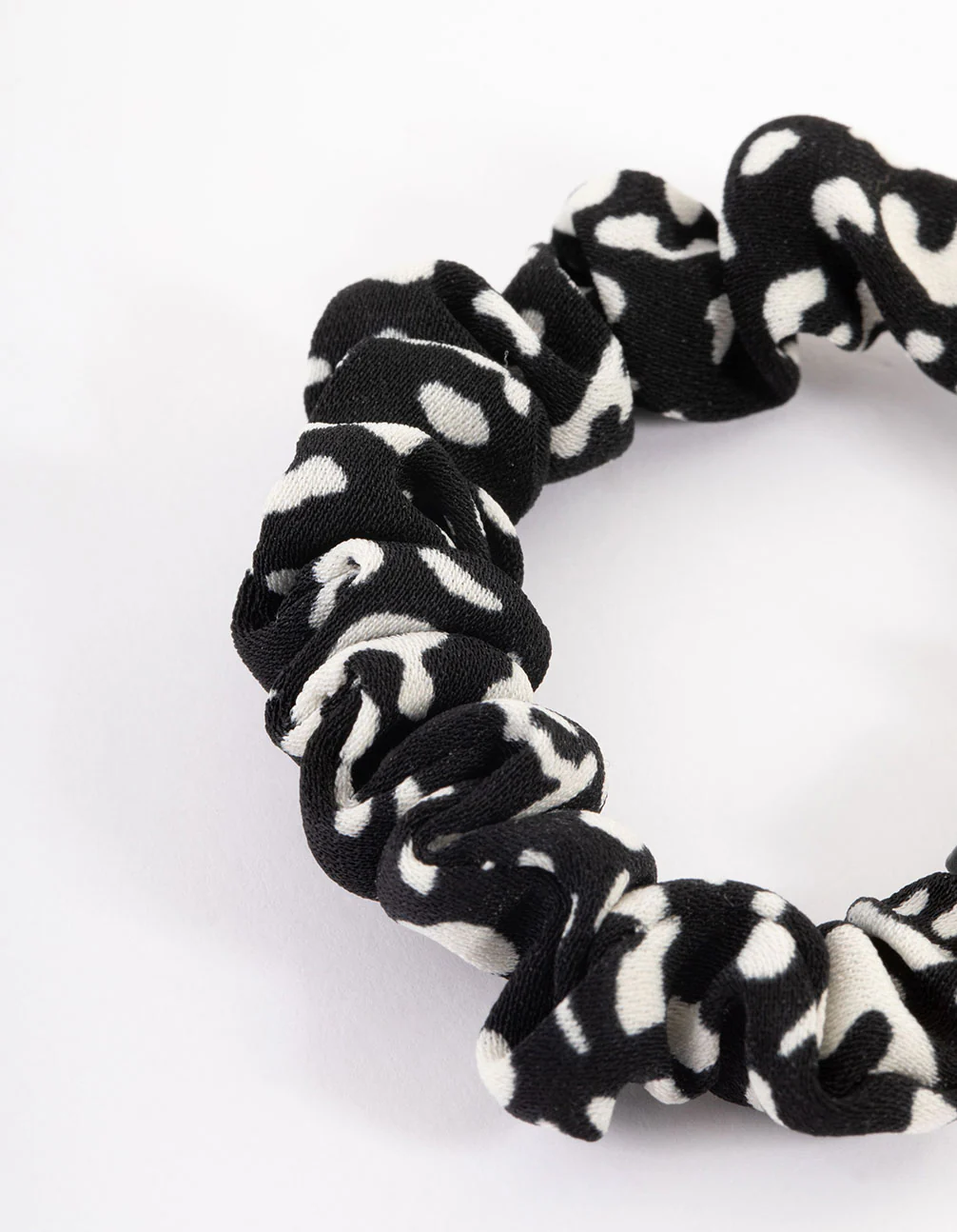 Black Clamp Thin Scrunchie - Image 3
