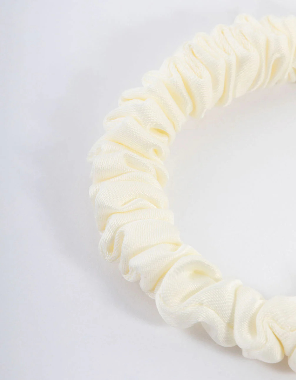 Cream Fabric Clamp Thin Scrunchie - Image 3