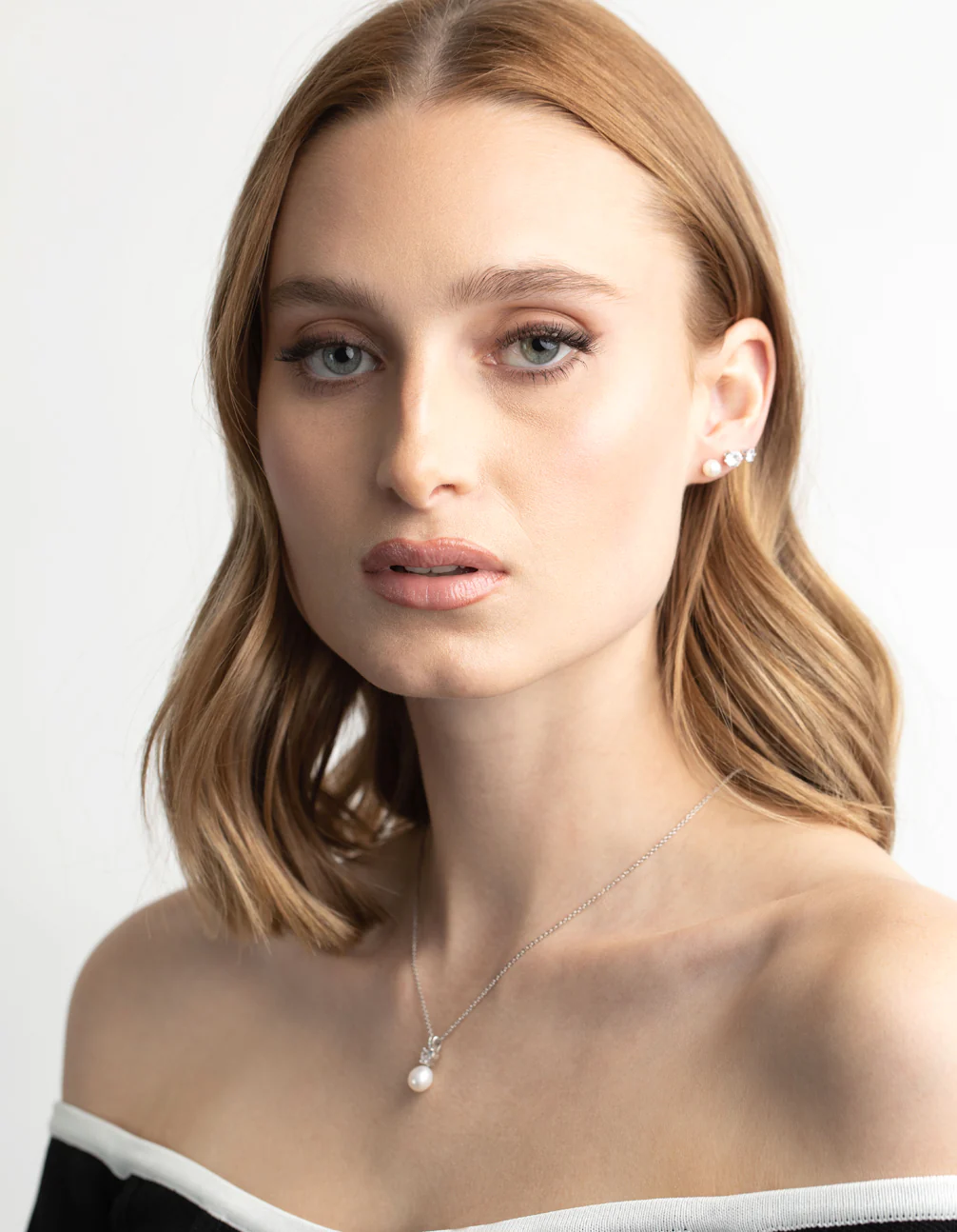Silver Diamond Simulant Freshwater Pearl Necklace & Earrings Set - Image 5