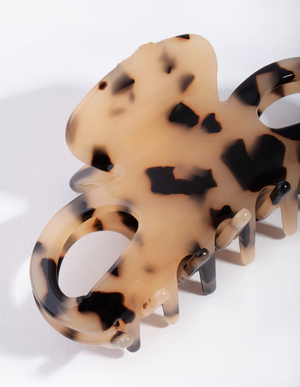 Cream Tortoiseshell Bow Claw Acetate Clip - Image 2