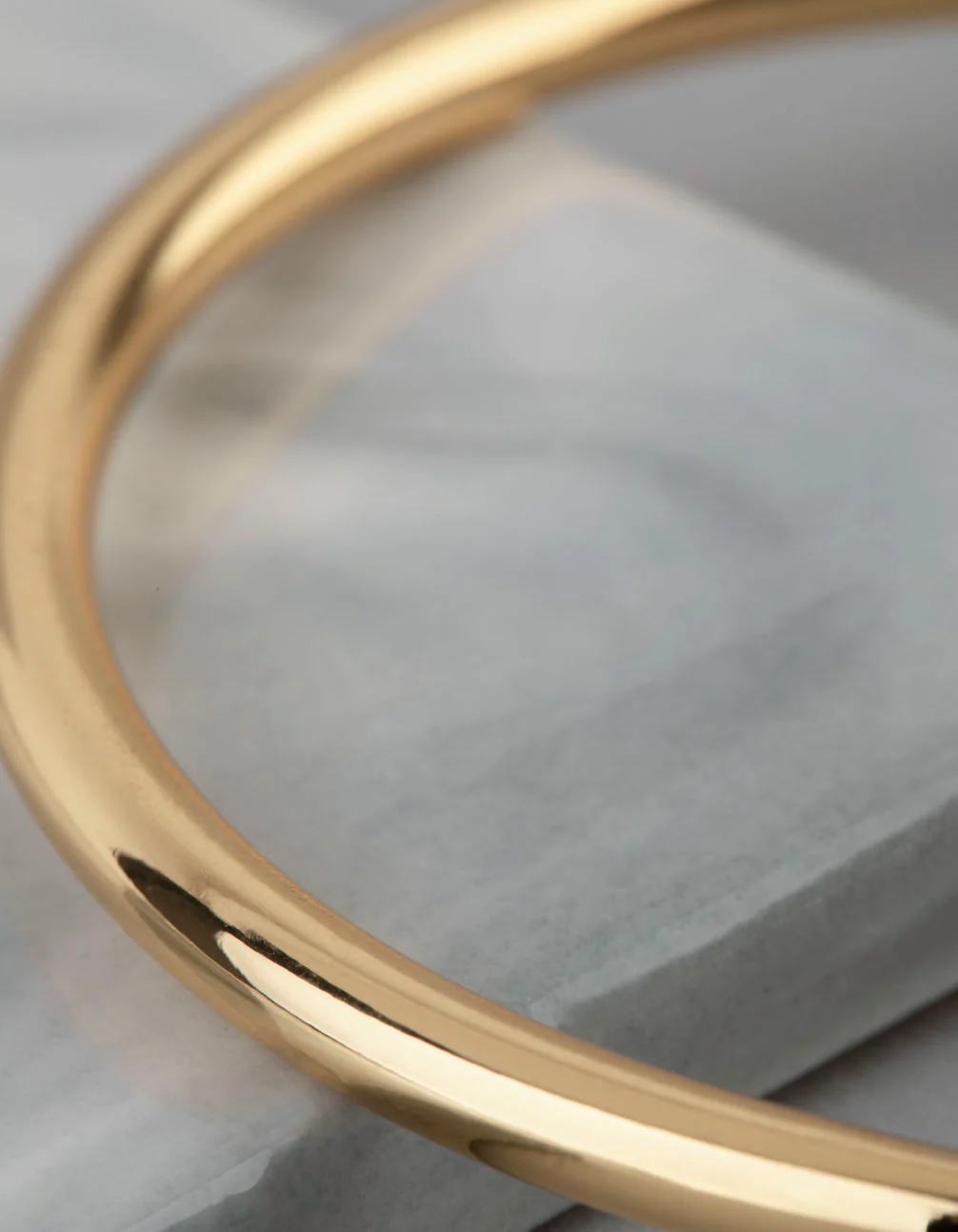 18ct Gold Plated Brass 4mm Bangle Bracelet - Image 3