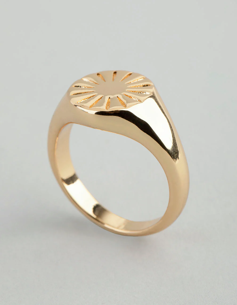 18ct Gold Plated Brass Sunray Signet Ring - Image 3