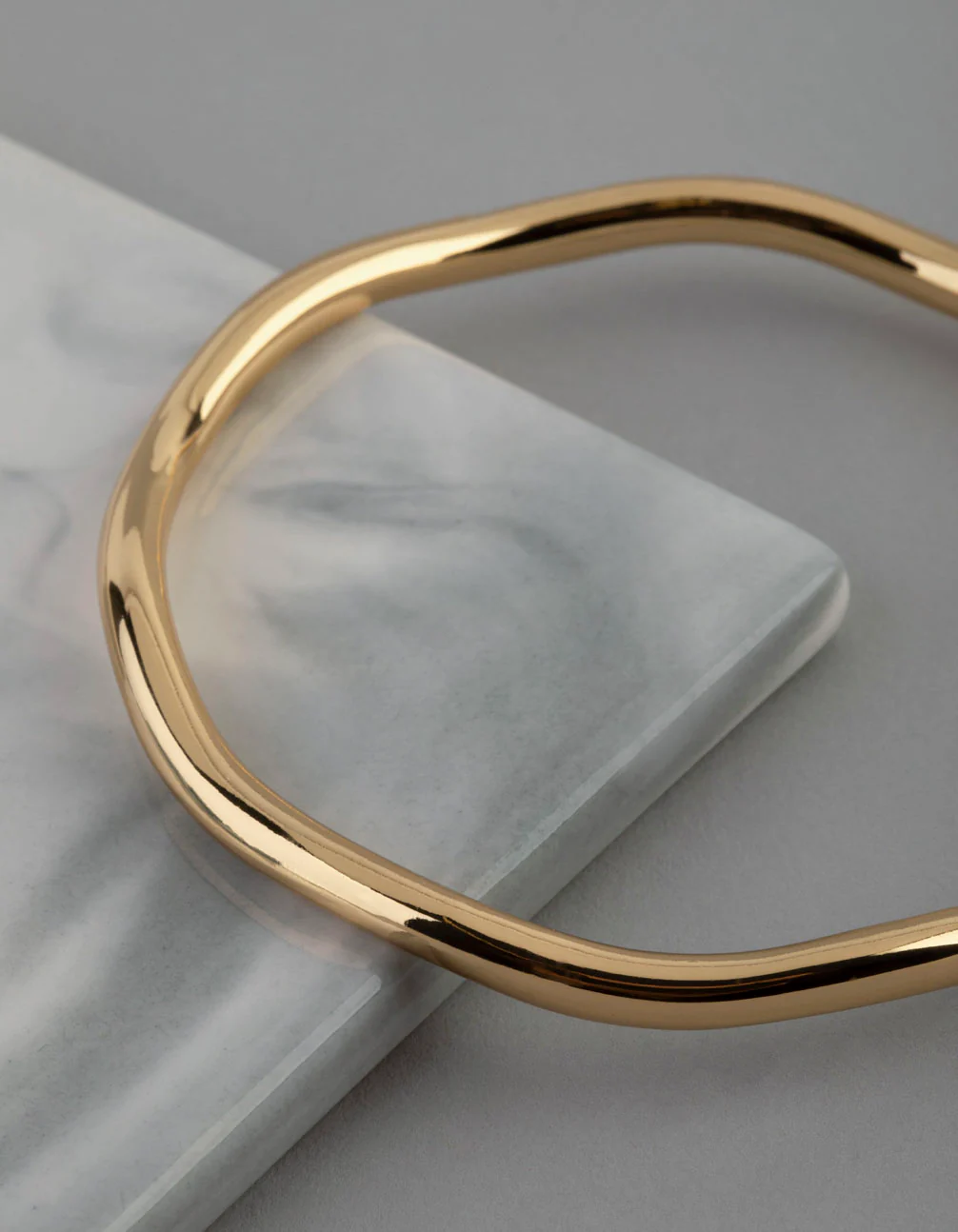 18ct Gold Plated Brass 4.5mm Wavey Bangle - Image 2