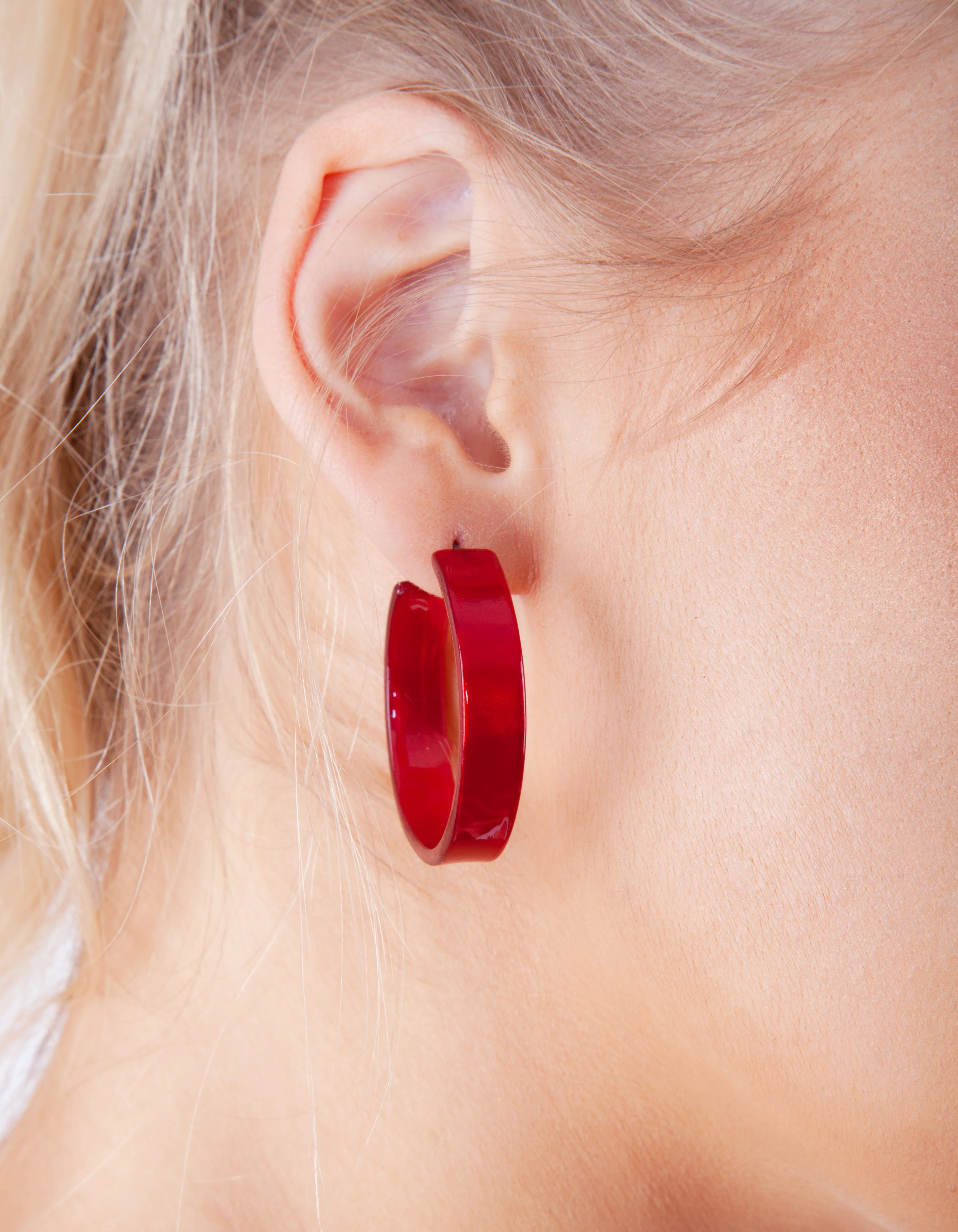 Red Clear Acrylic Swirl Hoop Earrings - Image 4