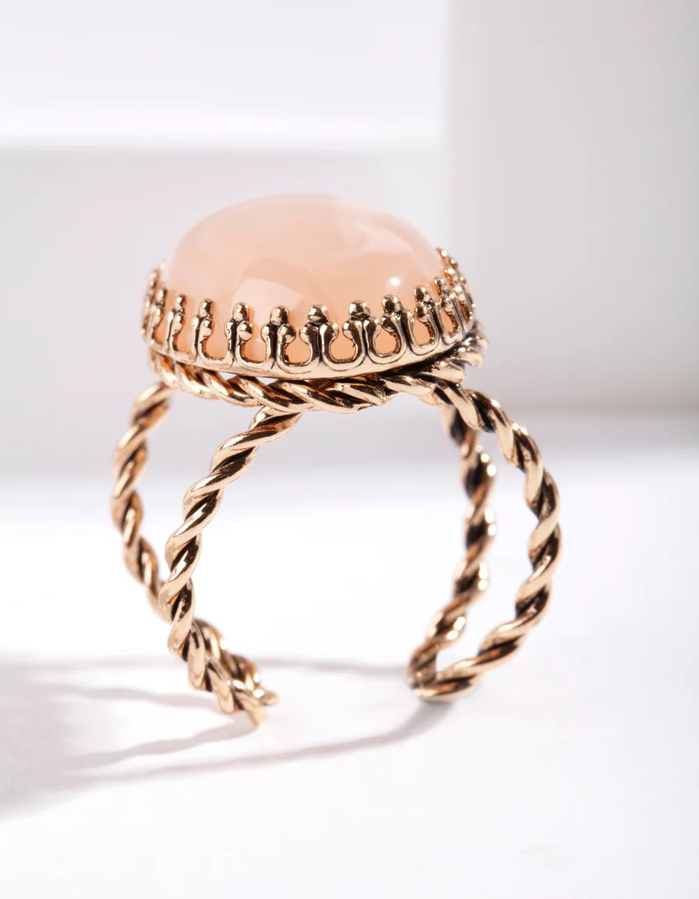 Antique Gold Oval Claw Ring - Image 2