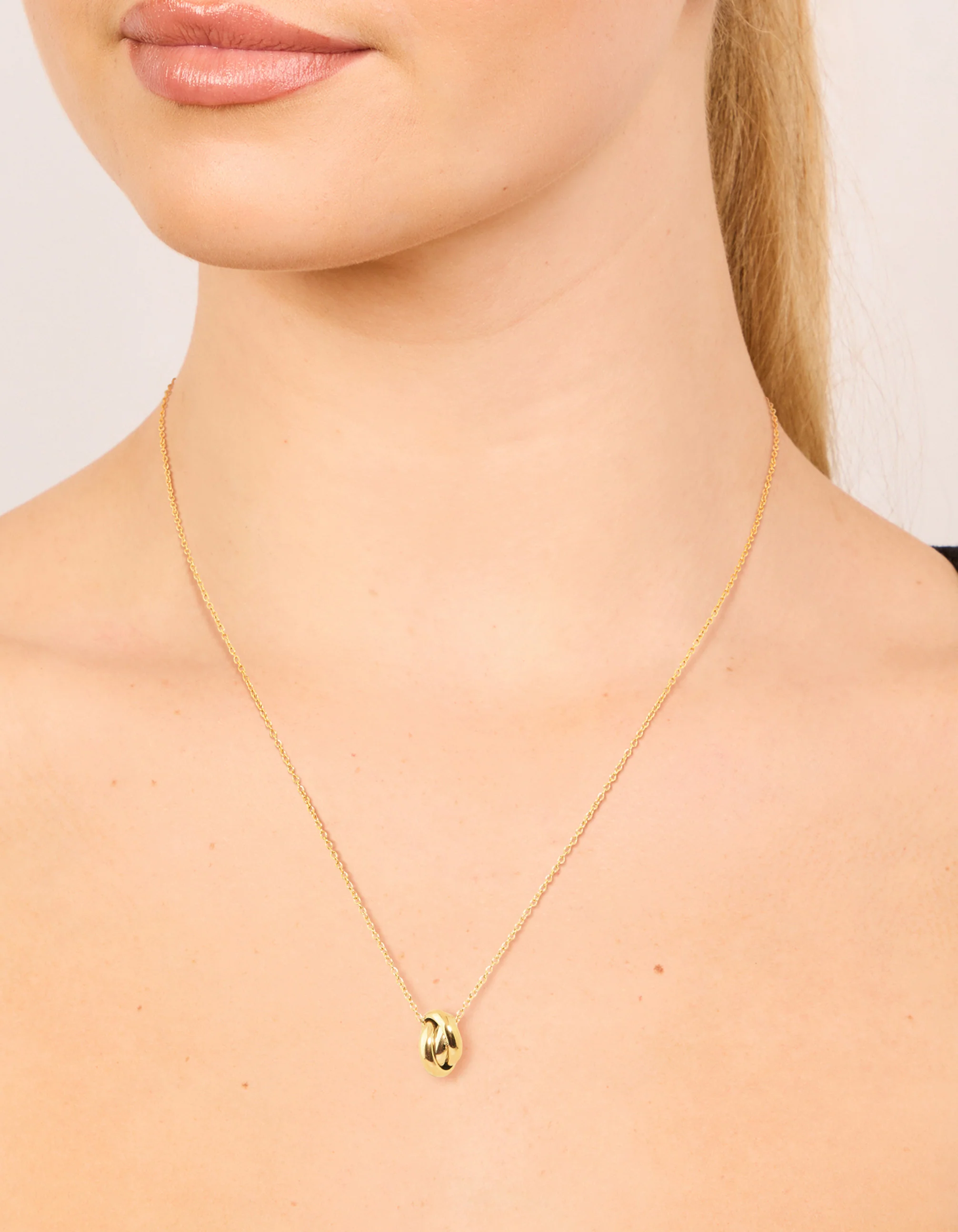 Waterproof Gold Plated Stainless Steel Looped Pendant Necklace - Image 4