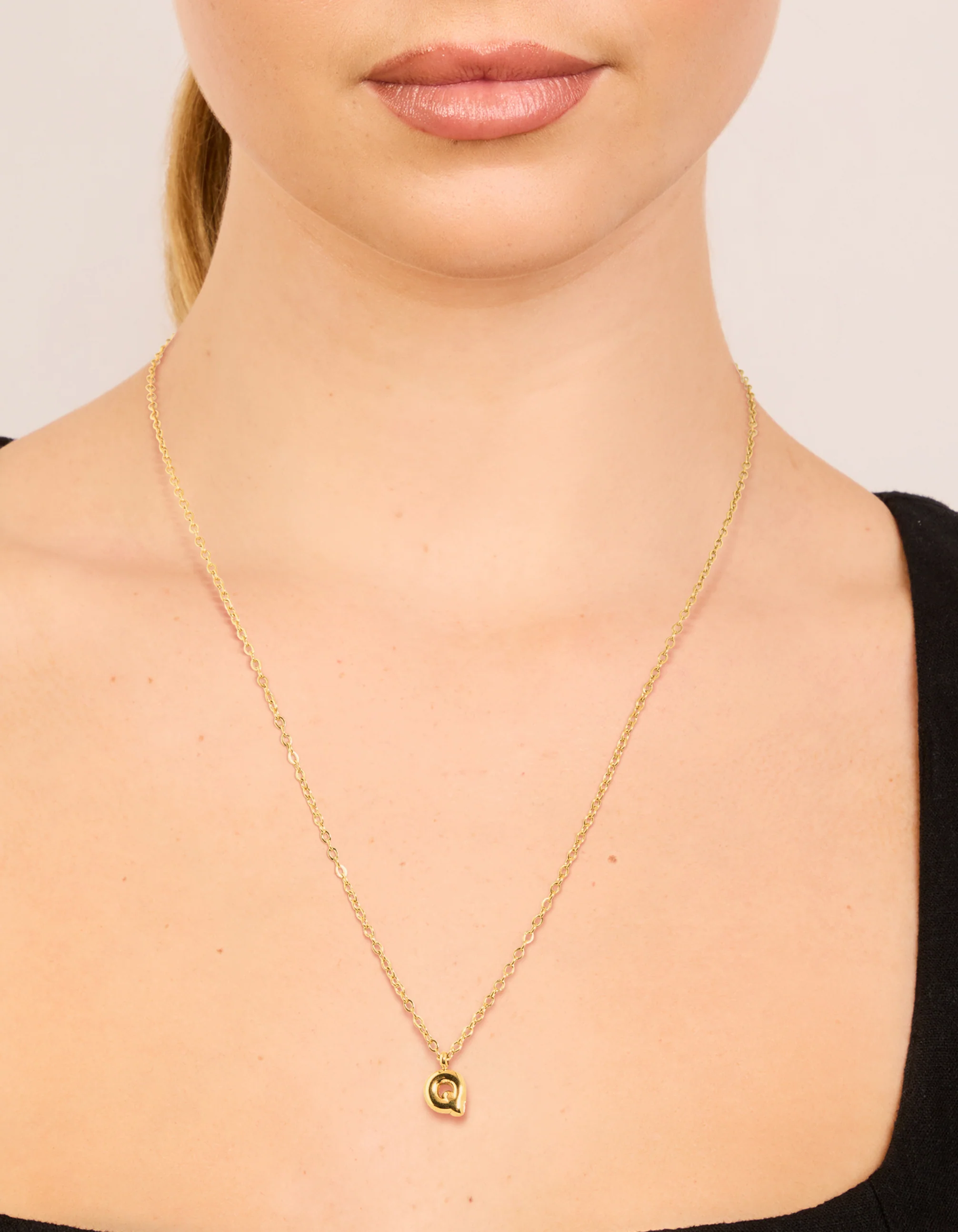 Waterproof Gold Plated Stainless Steel Mini Bubble Letter Q Necklace - Image 2