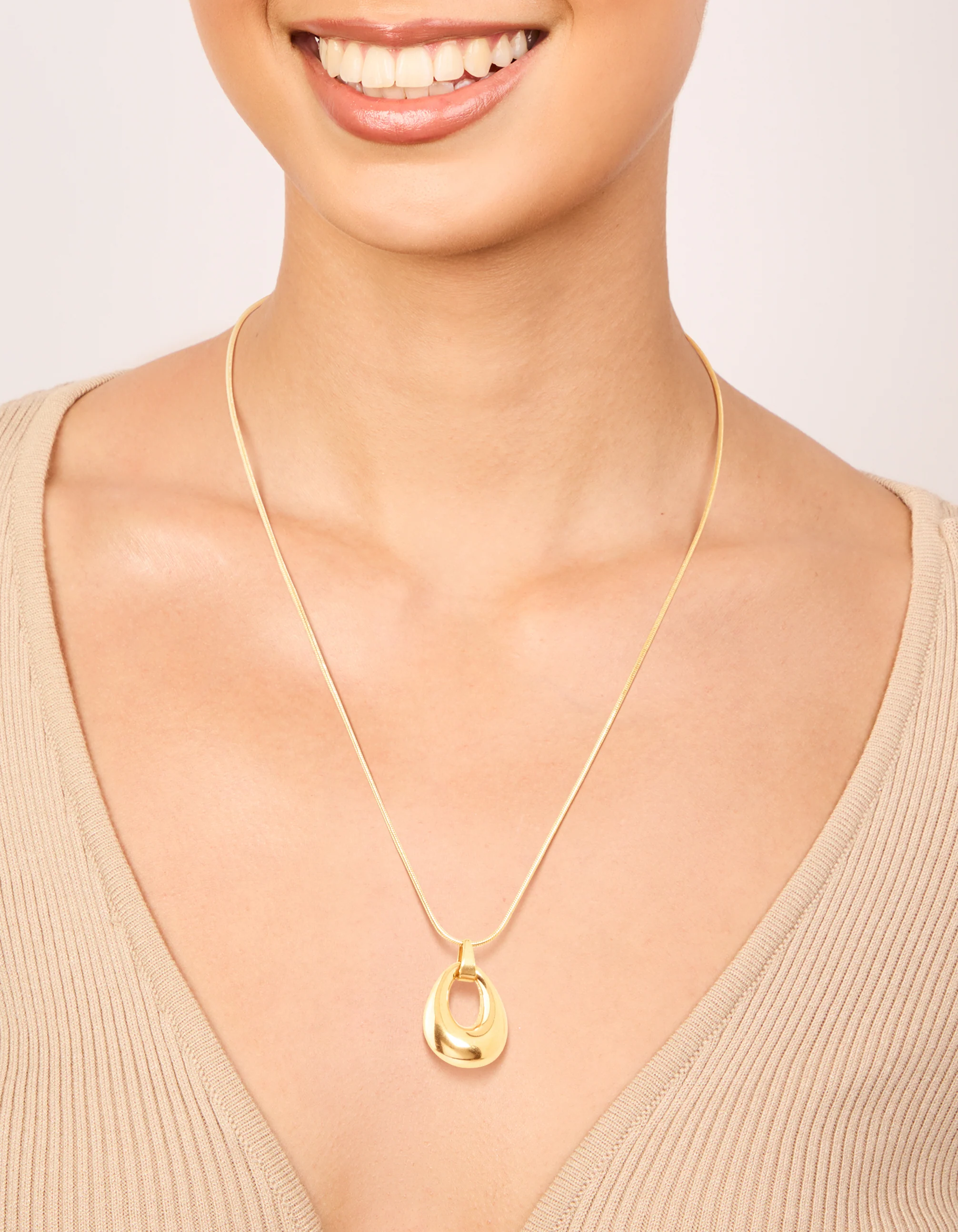 Waterproof Gold Plated Stainless Steel Open Oval Pendant Necklace - Image 2