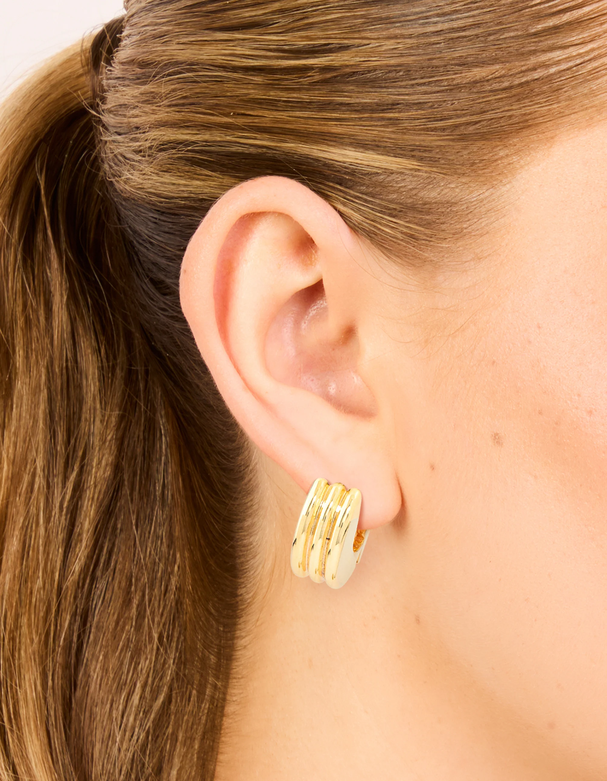 Waterproof Gold Plated Stainless Steel Ribbed Circle Hinged Earrings - Image 6