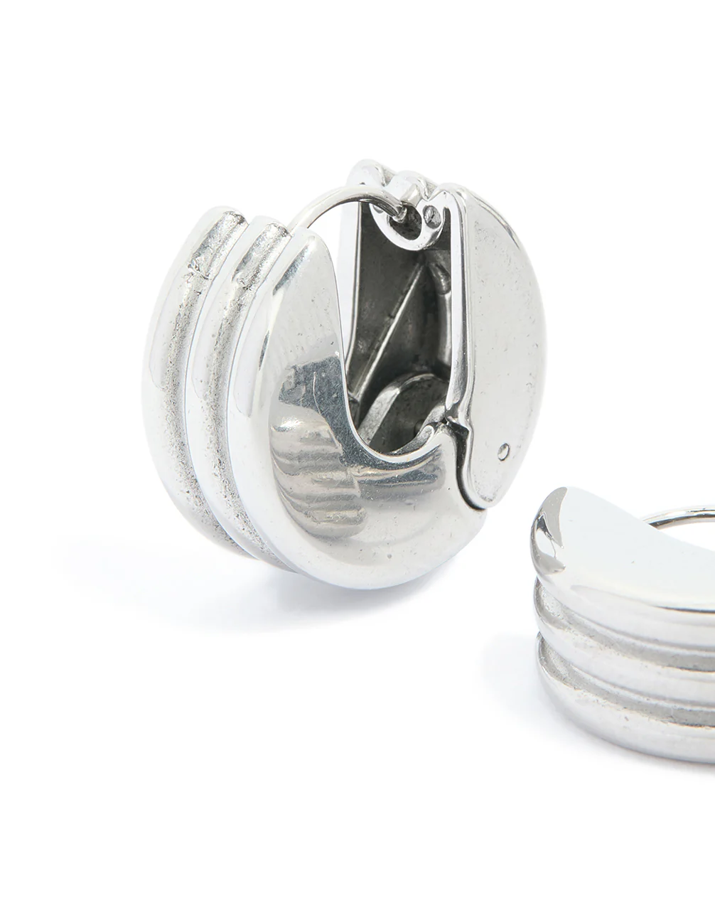 Waterproof Stainless Steel Ribbed Circle Hinged Hoop Earrings - Image 3