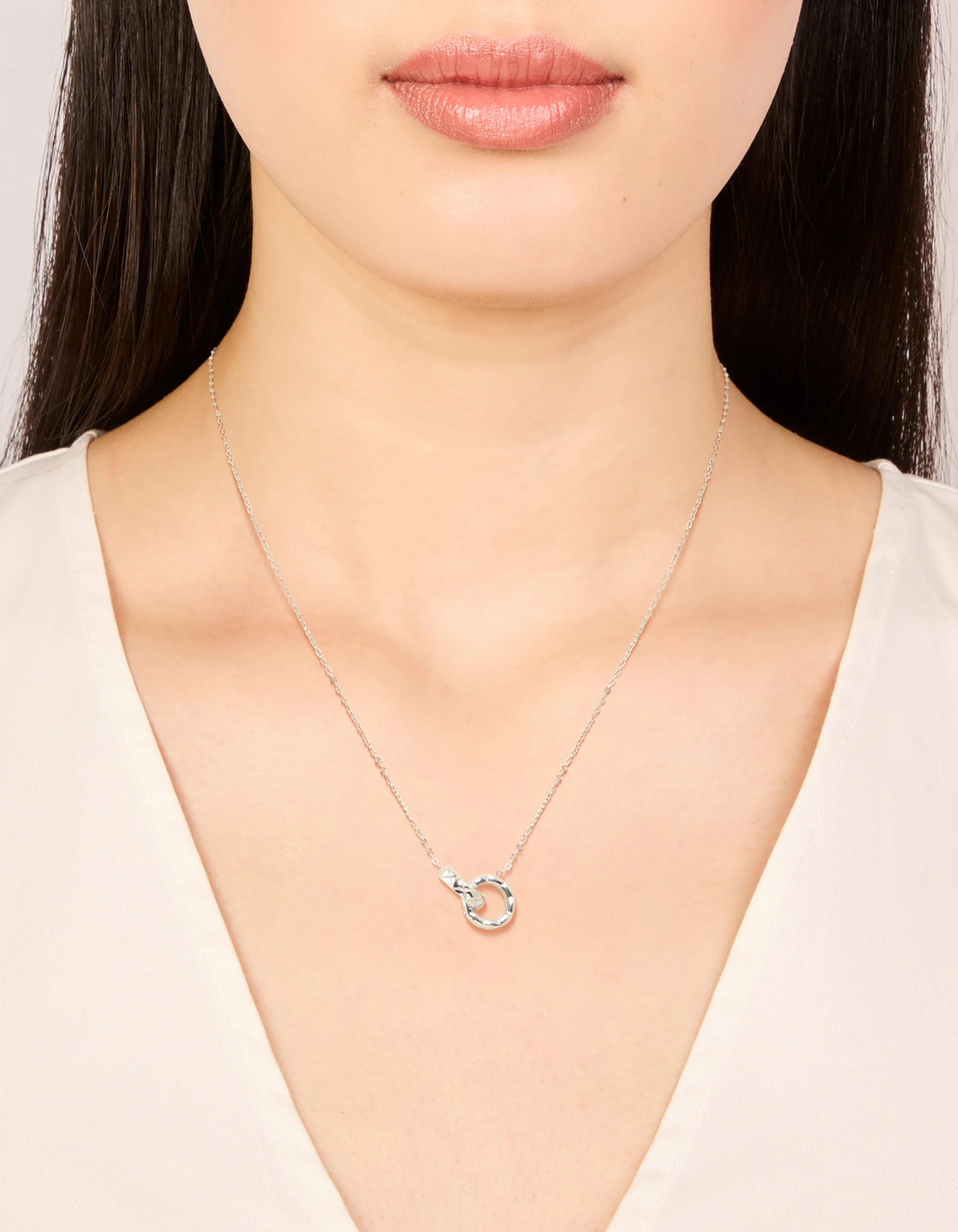 Waterproof Stainless Steel Textured Linked Circles Pendant Necklace - Image 2