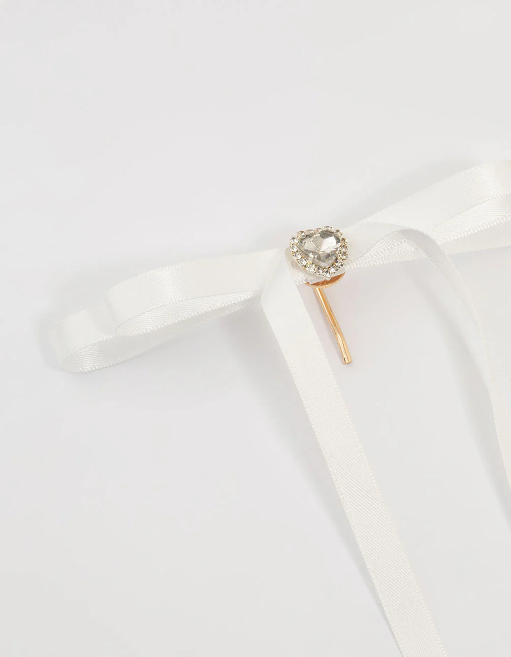 White Fabric Heart Ponytail Hair Hooks 2-Pack - Image 2