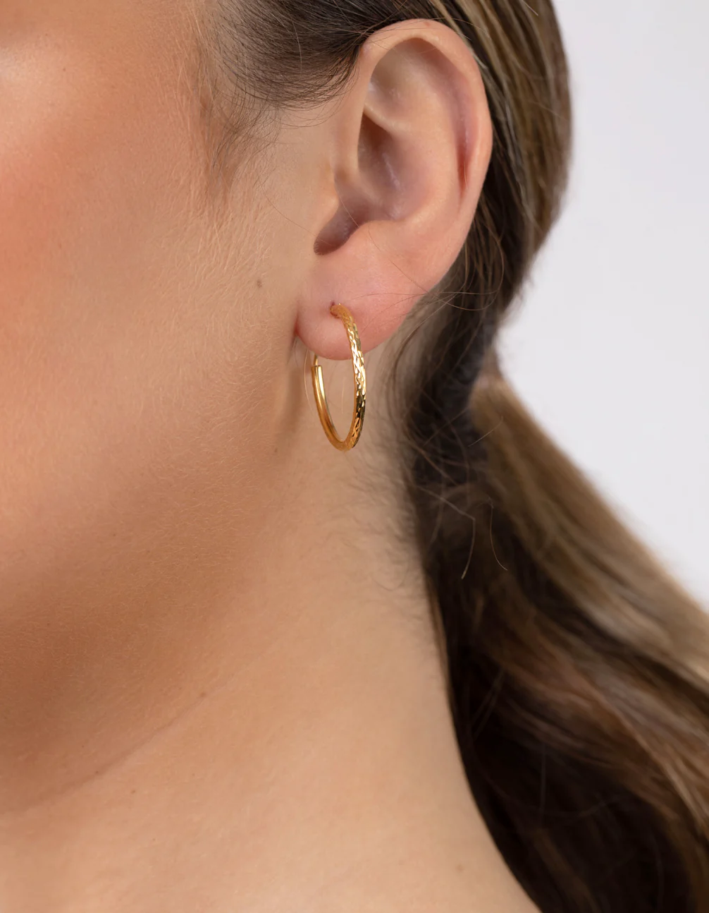 Gold Plated Sterling Silver 25mm Diamond Cut Hoop Earrings - Image 2
